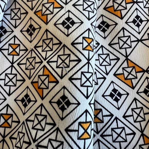 H&M SKIRT size 4 length 100%polyester and liner side zipper waist 26 - Picture 6 of 12